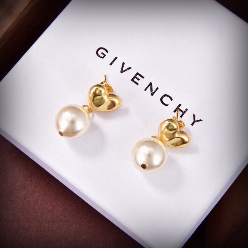 GIVENCHY